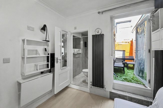 3 Kellino Street, Tooting, London SW17 8SY 8