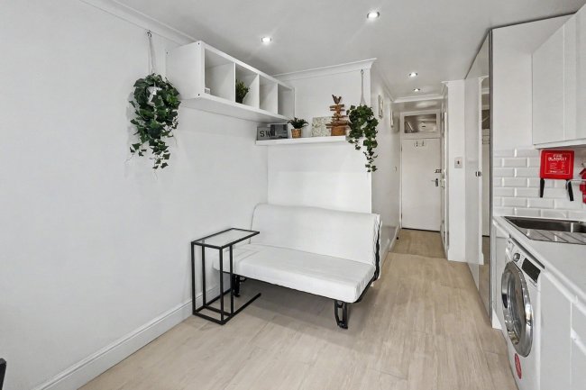 3 Kellino Street, Tooting, London SW17 8SY 8