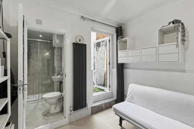 3 Kellino Street, Tooting, London SW17 8SY 8