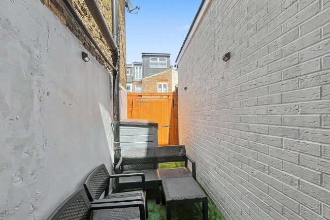 3 Kellino Street, Tooting, London SW17 8SY 8