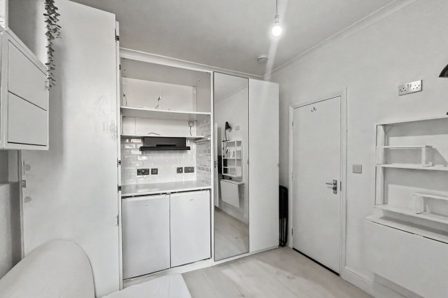 3 Kellino Street, Tooting, London SW17 8SY 8