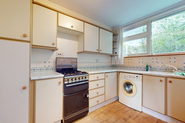 3 Valley Court, 38 Cavendish Avenue, Woodford Green, Essex, IG8 9DB 5