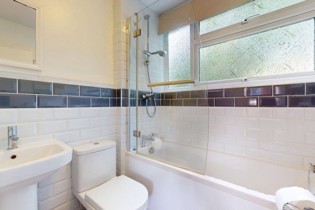3 Valley Court, 38 Cavendish Avenue, Woodford Green, Essex, IG8 9DB 5