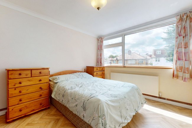 3 Valley Court, 38 Cavendish Avenue, Woodford Green, Essex, IG8 9DB 5
