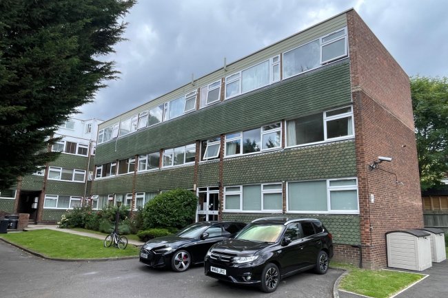 3 Valley Court, 38 Cavendish Avenue, Woodford Green, Essex, IG8 9DB 5