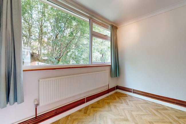 3 Valley Court, 38 Cavendish Avenue, Woodford Green, Essex, IG8 9DB 5