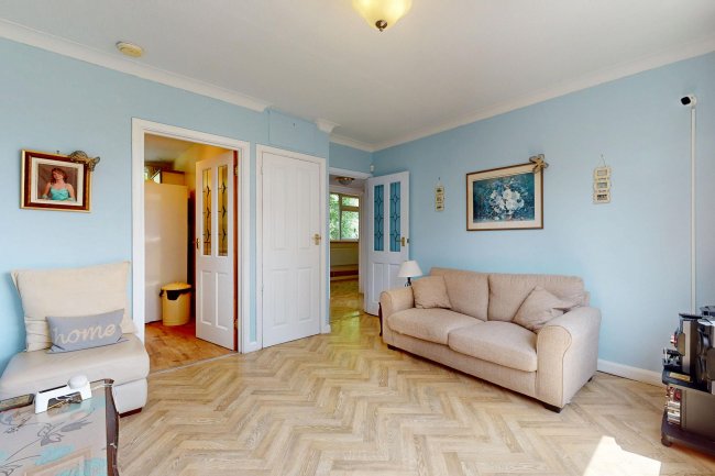3 Valley Court, 38 Cavendish Avenue, Woodford Green, Essex, IG8 9DB 5