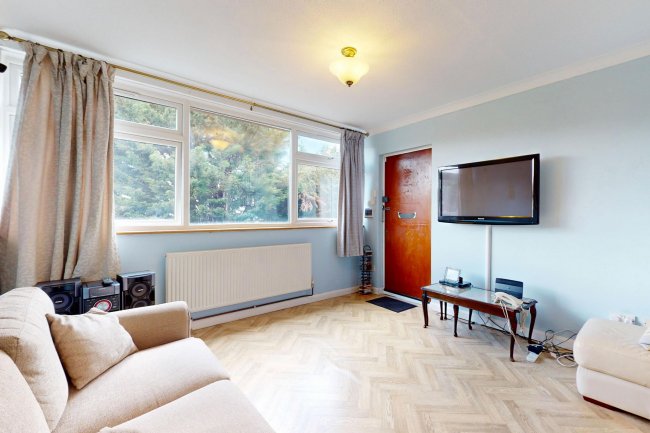 3 Valley Court, 38 Cavendish Avenue, Woodford Green, Essex, IG8 9DB 5