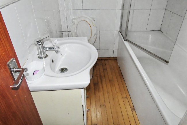 31 Division Street, Rochdale, OL12 9SJ 4