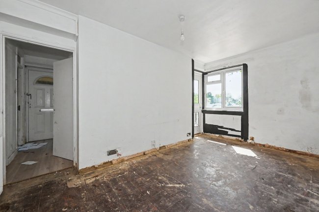 Flat 1 Hawkswood House, Moordale Avenue, Bracknell, RG42 1RY 7