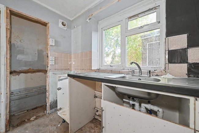 Flat 1 Hawkswood House, Moordale Avenue, Bracknell, RG42 1RY 7
