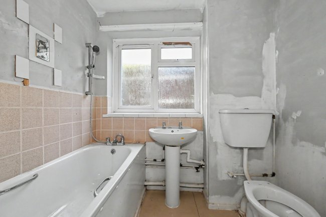 Flat 1 Hawkswood House, Moordale Avenue, Bracknell, RG42 1RY 7