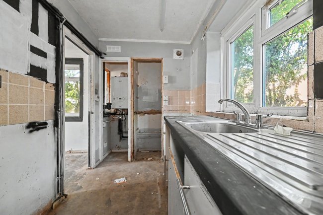 Flat 1 Hawkswood House, Moordale Avenue, Bracknell, RG42 1RY 7