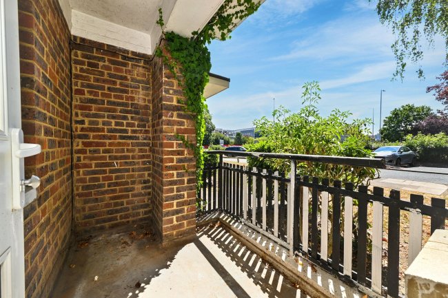 Flat 1 Hawkswood House, Moordale Avenue, Bracknell, RG42 1RY 7