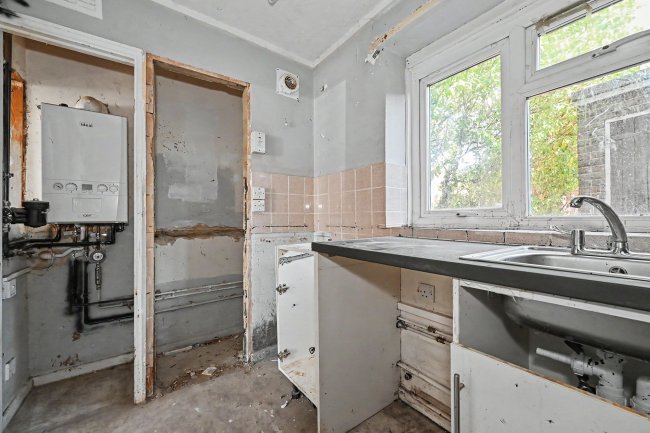Flat 1 Hawkswood House, Moordale Avenue, Bracknell, RG42 1RY 7