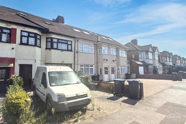 1172 Eastern Avenue, Ilford, IG2 7SD 2