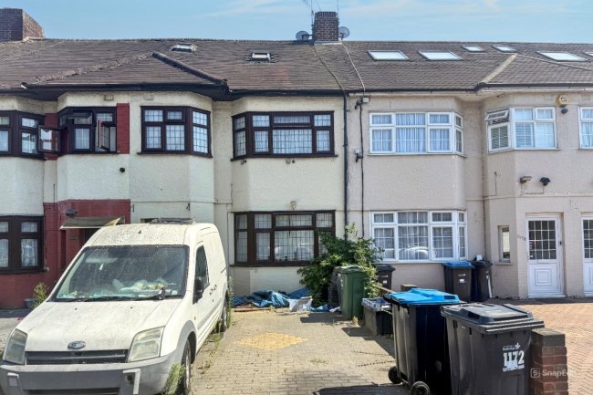 1172 Eastern Avenue, Ilford, IG2 7SD 2