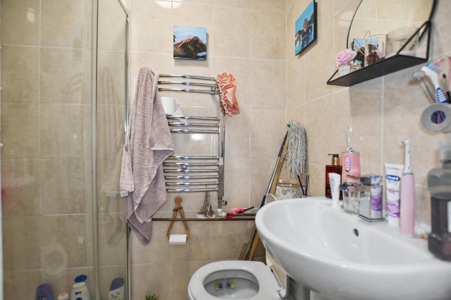 10 Yalding Grove, Orpington, Kent, BR5 3SE 6