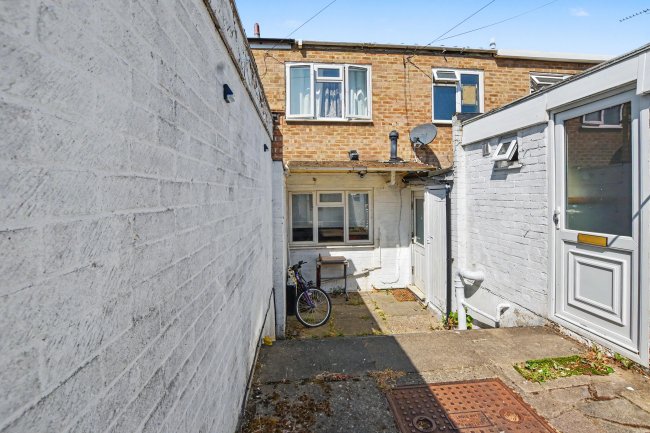 10 Yalding Grove, Orpington, Kent, BR5 3SE 6