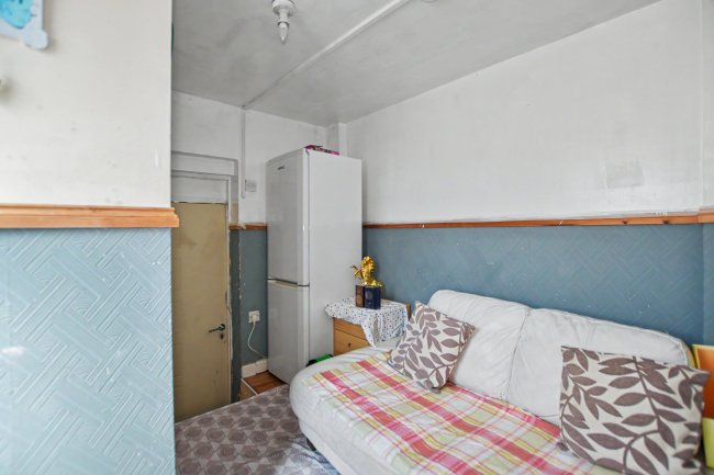 10 Yalding Grove, Orpington, Kent, BR5 3SE 6