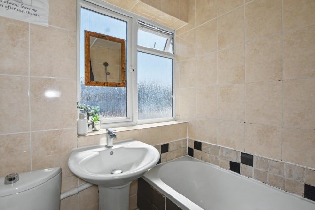 10 Yalding Grove, Orpington, Kent, BR5 3SE 6