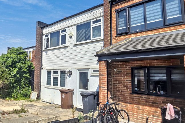 3 Rowan Way, Romford, Essex RM6 5PL 2