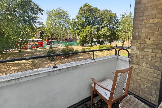 5 Hartswood House, Streatham Hill, London, SW2 4AS 2