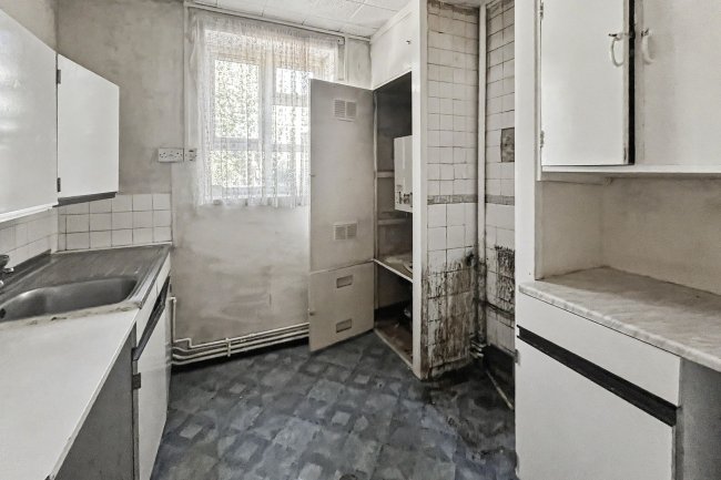 5 Hartswood House, Streatham Hill, London, SW2 4AS 2