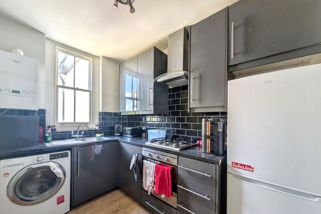 Flat 11, 21 Streatham Common North, Streatham, London, SW16 3HJ 9