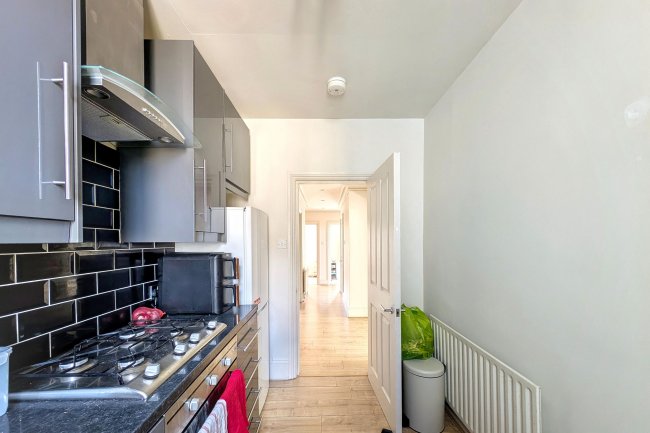 Flat 11, 21 Streatham Common North, Streatham, London, SW16 3HJ 9
