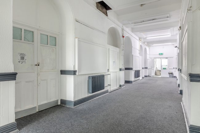Maas House, Shaw Road, Oldham, OL1 4AW 4