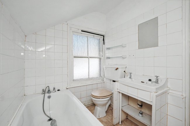 Flat 3, 11 Claremont Road, Folkestone,  CT20 1DQ 1