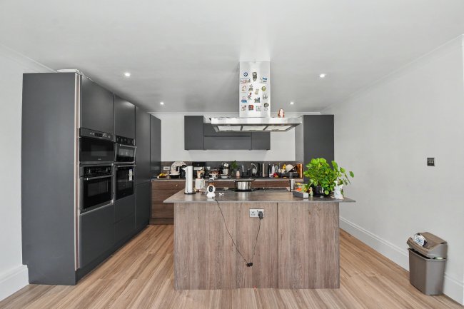 33 Gonville Avenue, Croxley Green, Rickmansworth, Hertfordshire, WD3 3BY 7