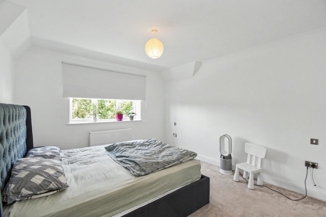 33 Gonville Avenue, Croxley Green, Rickmansworth, Hertfordshire, WD3 3BY 7
