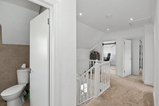 33 Gonville Avenue, Croxley Green, Rickmansworth, Hertfordshire, WD3 3BY 7