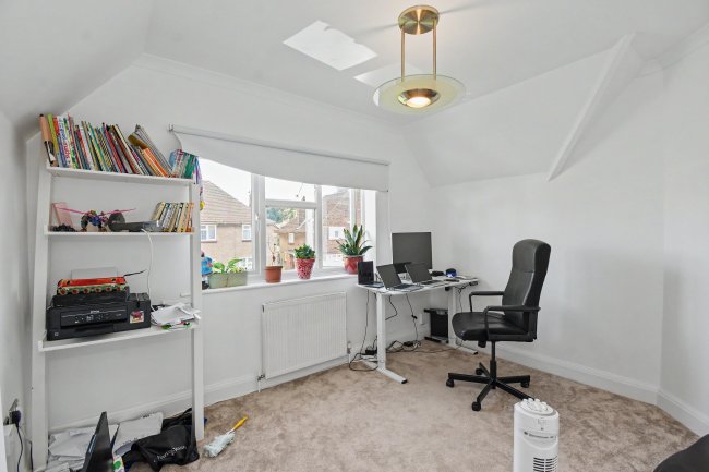 33 Gonville Avenue, Croxley Green, Rickmansworth, Hertfordshire, WD3 3BY 7