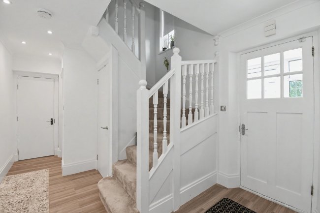 33 Gonville Avenue, Croxley Green, Rickmansworth, Hertfordshire, WD3 3BY 7