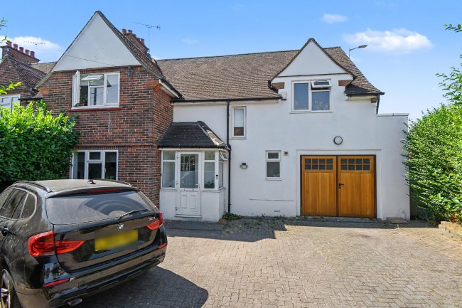 33 Gonville Avenue, Croxley Green, Rickmansworth, Hertfordshire, WD3 3BY 7