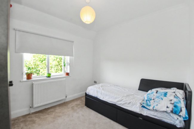 33 Gonville Avenue, Croxley Green, Rickmansworth, Hertfordshire, WD3 3BY 7