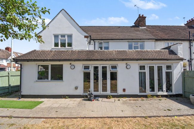 33 Gonville Avenue, Croxley Green, Rickmansworth, Hertfordshire, WD3 3BY 7