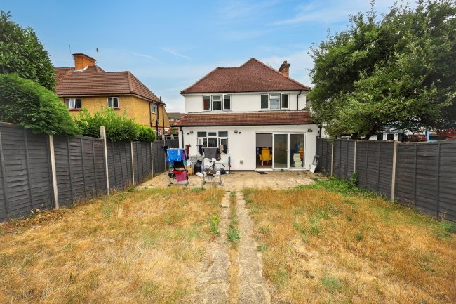 162 Rickmansworth Road, Watford, Hertfordshire, WD18 7JG 5