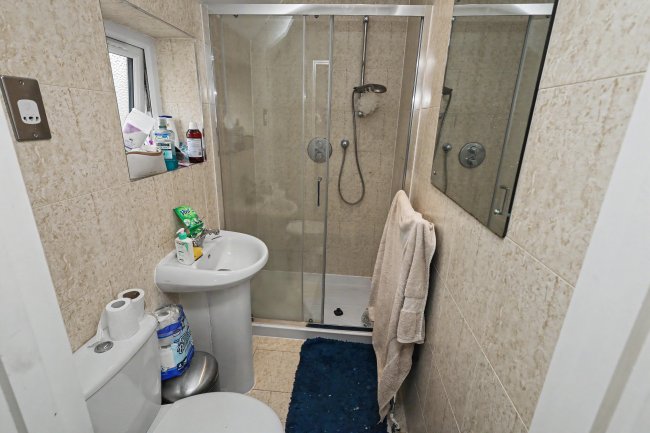 162 Rickmansworth Road, Watford, Hertfordshire, WD18 7JG 5