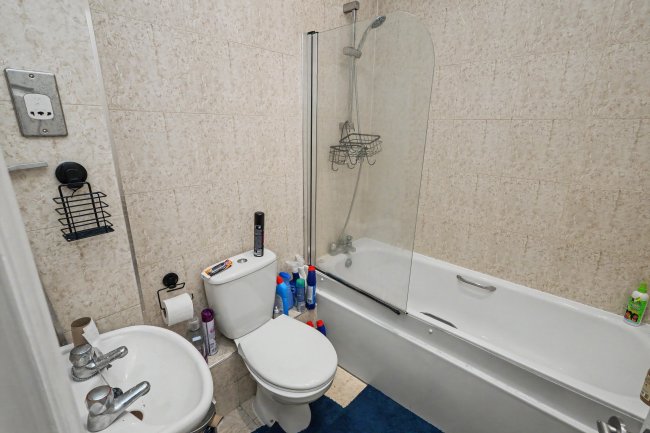 162 Rickmansworth Road, Watford, Hertfordshire, WD18 7JG 5