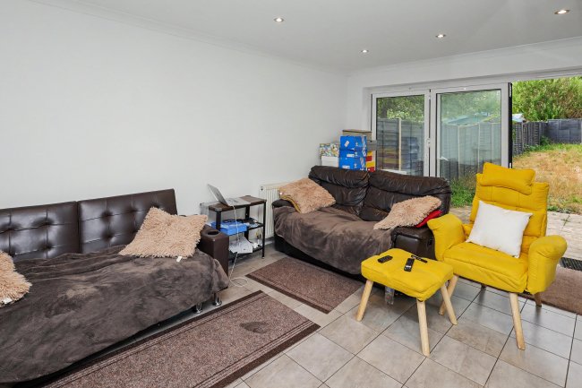 162 Rickmansworth Road, Watford, Hertfordshire, WD18 7JG 5