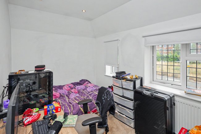 162 Rickmansworth Road, Watford, Hertfordshire, WD18 7JG 5