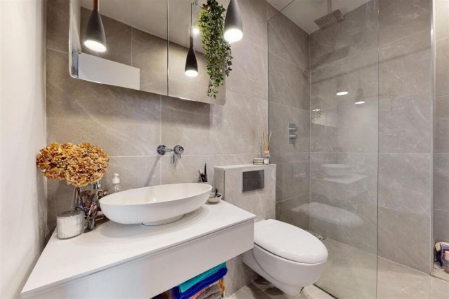 Flat 6, 192 Ladbroke Grove, Notting Hill, London W10 5LZ 8