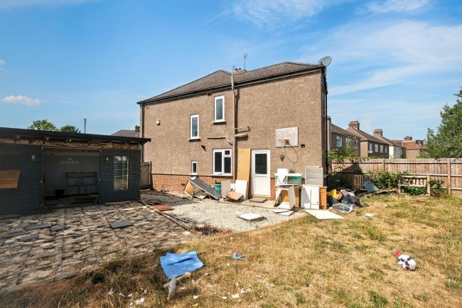 217 Windsor Street MK12 5DS & 84 Gloucester Road, Wolverton, Milton Keynes, MK12 5DX 10