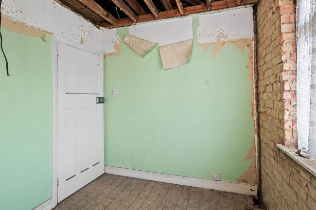 217 Windsor Street MK12 5DS & 84 Gloucester Road, Wolverton, Milton Keynes, MK12 5DX 10
