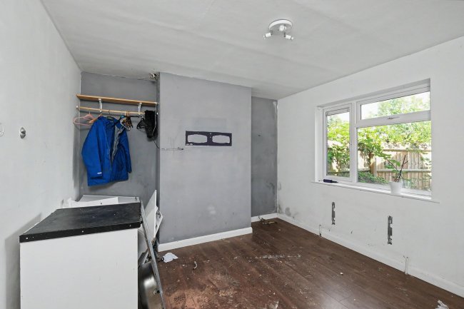 217 Windsor Street MK12 5DS & 84 Gloucester Road, Wolverton, Milton Keynes, MK12 5DX 10