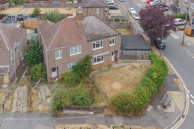 217 Windsor Street MK12 5DS & 84 Gloucester Road, Wolverton, Milton Keynes, MK12 5DX 2